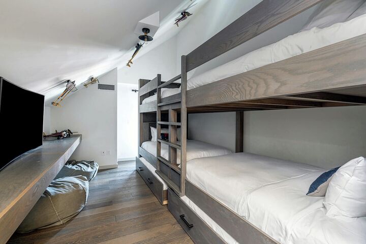 4 Bdrm Wilson's Peak Mountain View Penthouse - Bedroom
