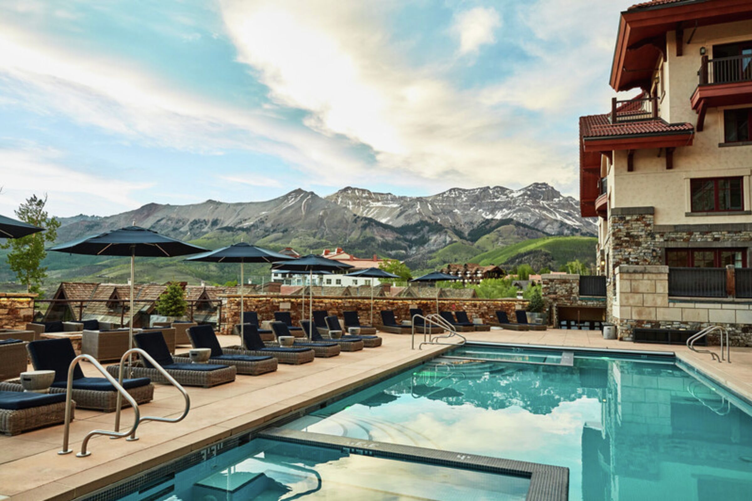 Outdoor Pool & Hot Tub
