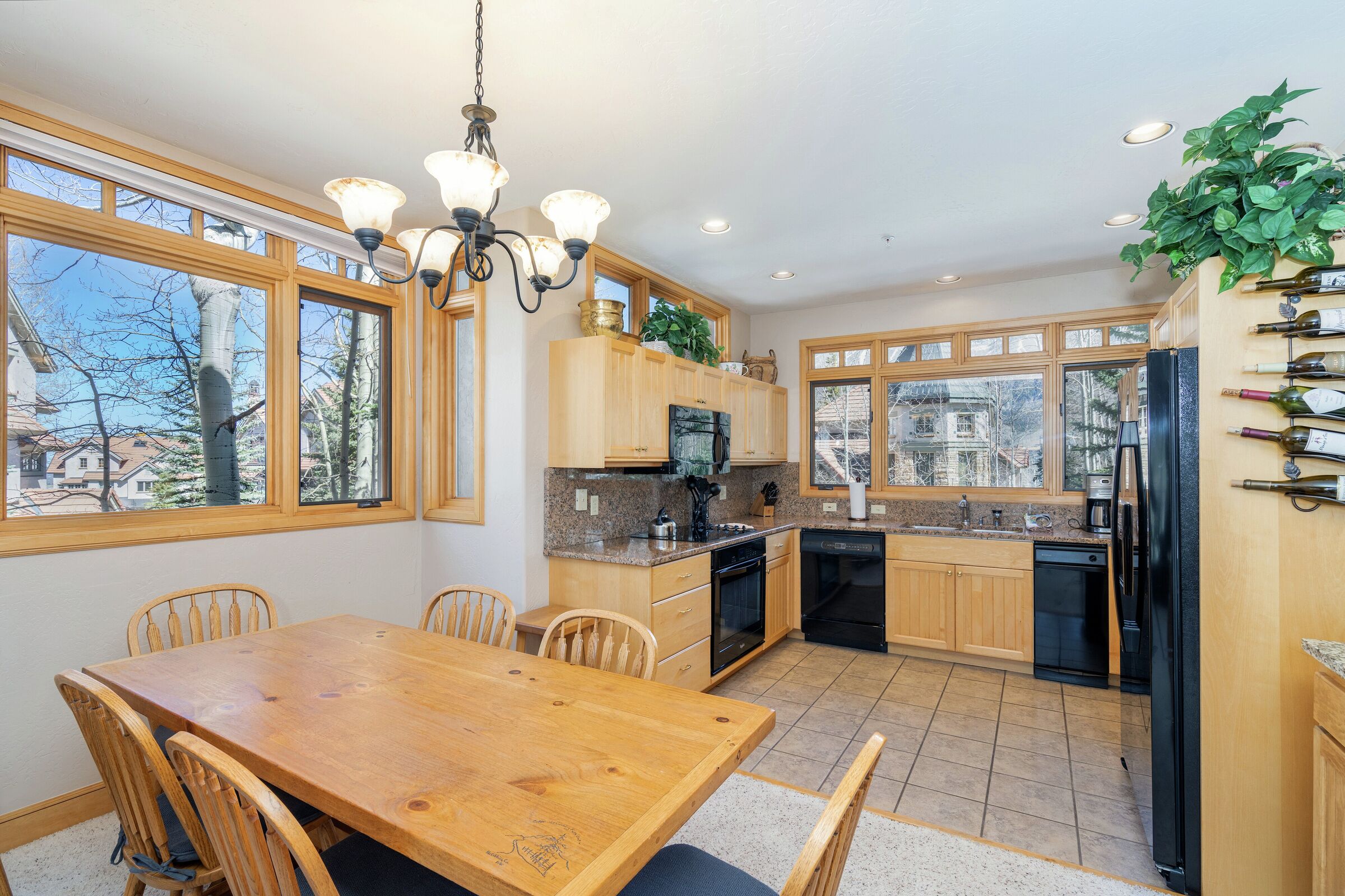 Dining Area & Kitchen