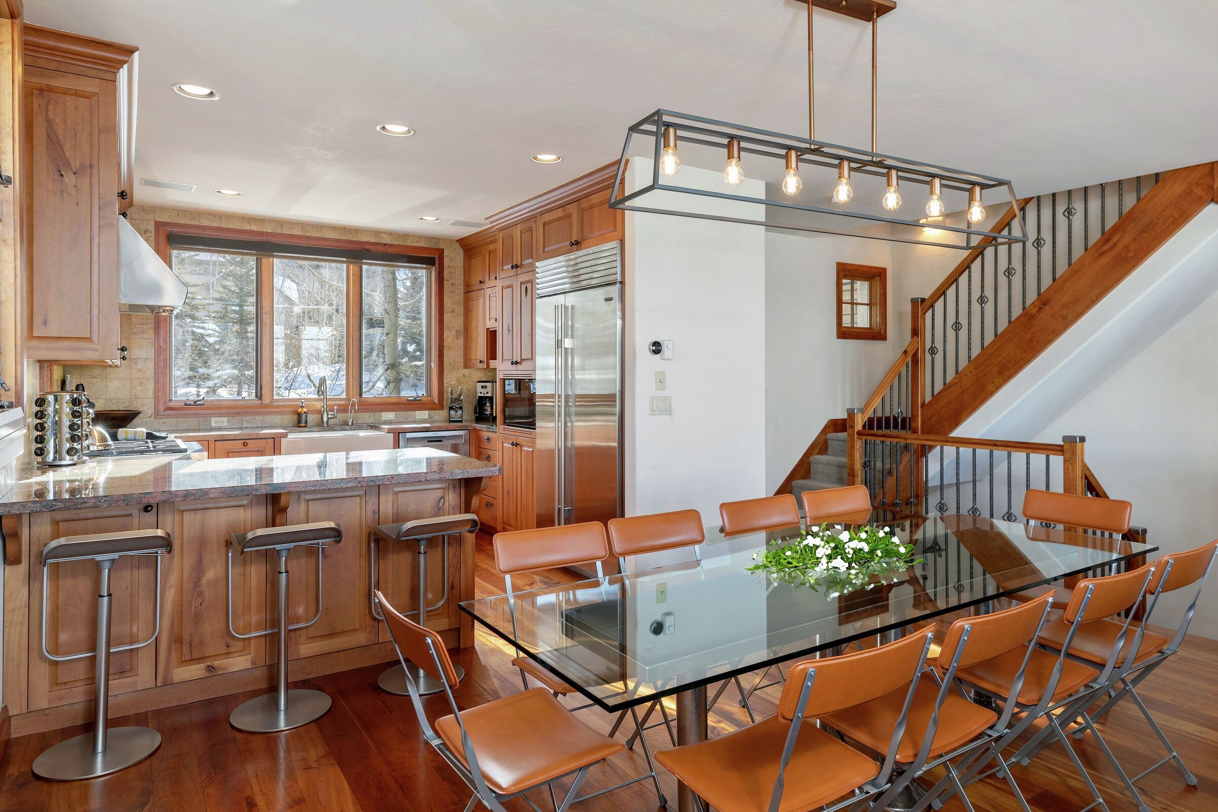 Dining Area & Kitchen
