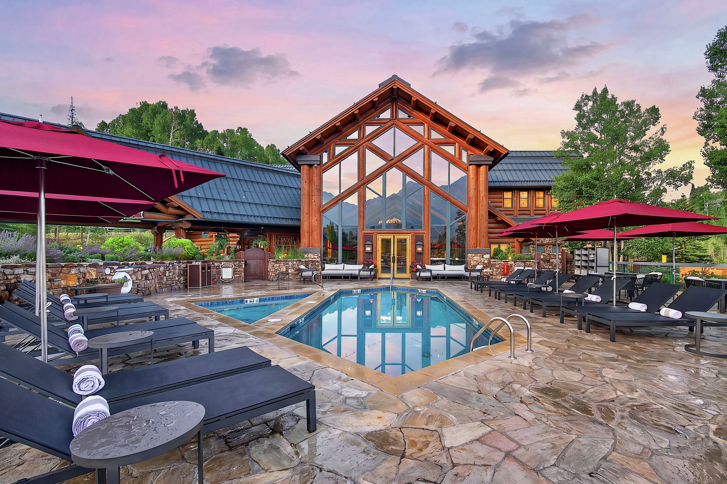 Outdoor Pool & Hot Tub