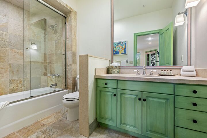 #18 - Ensuite Bathroom