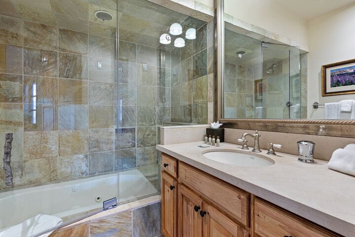 #18 - Ensuite Bathroom