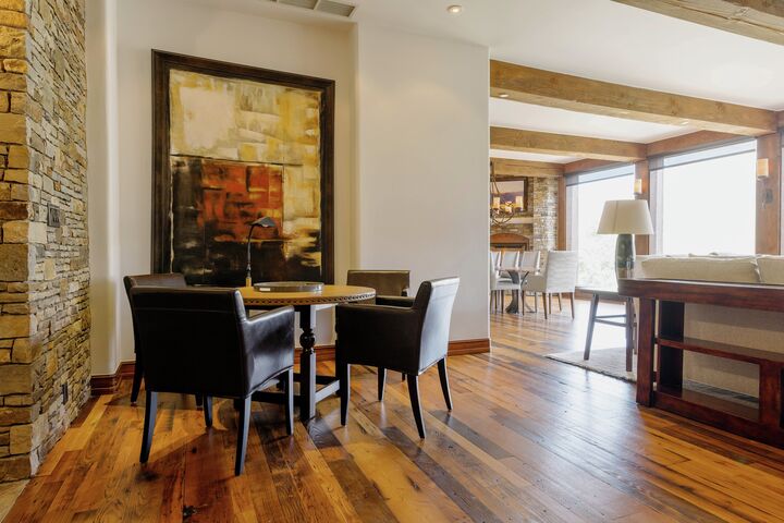 #122 - Living Area & Dining Area