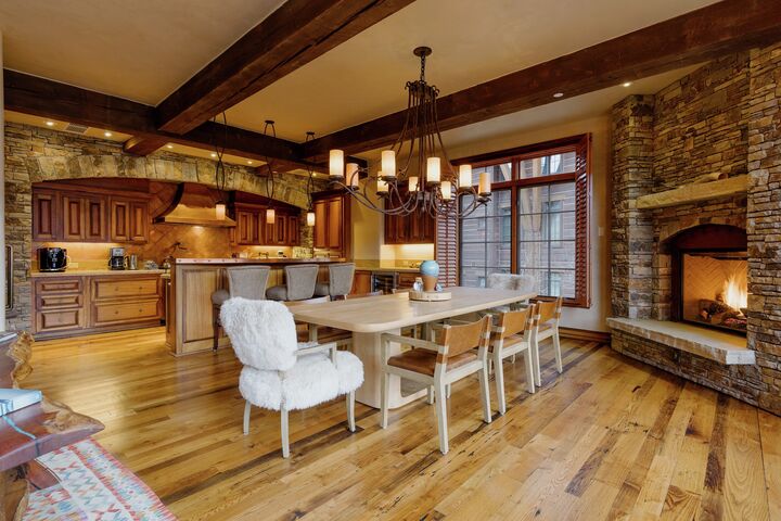 Dining Area & Kitchen
