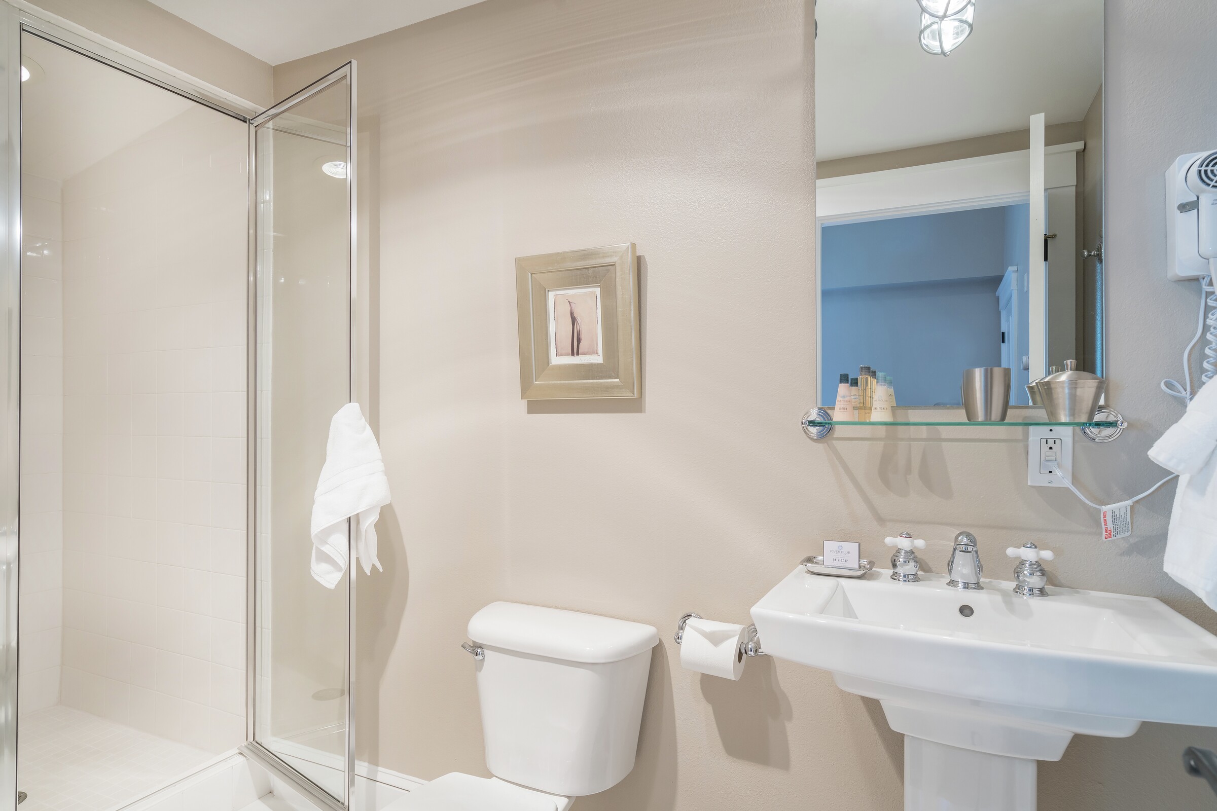 #302 - Ensuite Bathroom