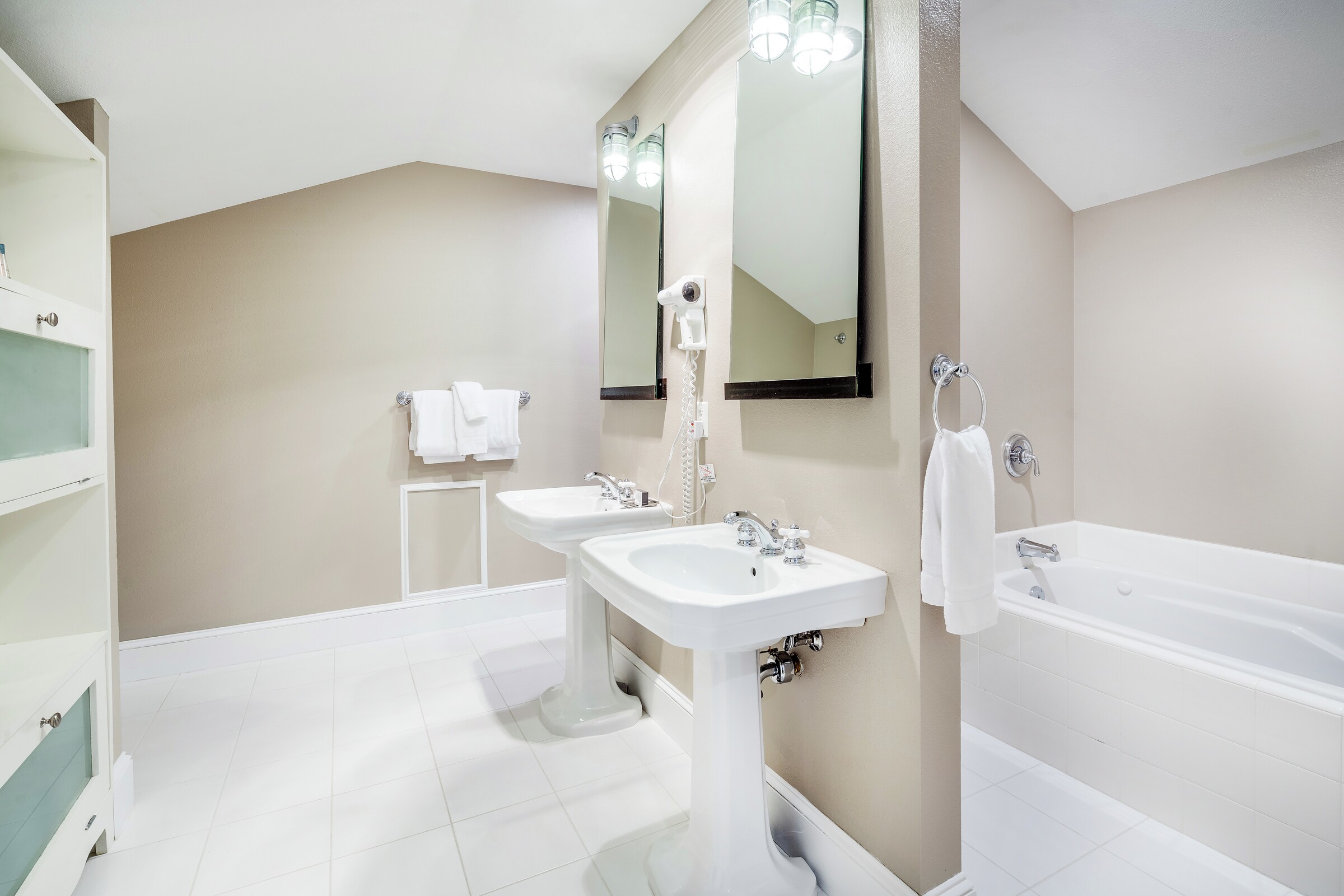 #302 - Ensuite Bathroom