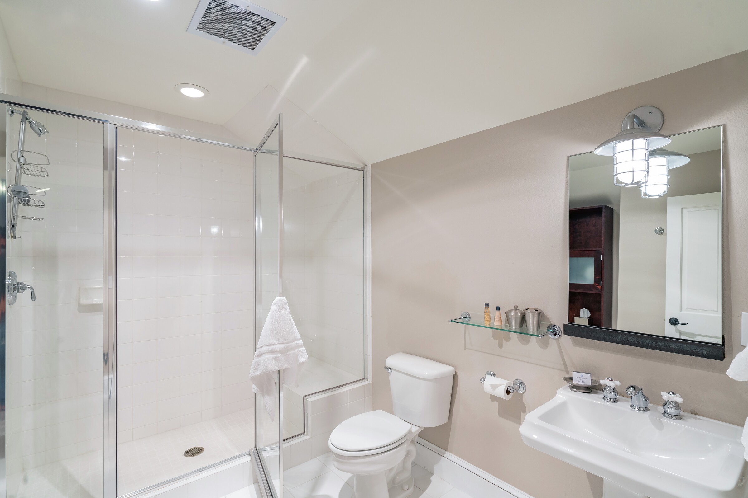 #304 - Ensuite Bathroom