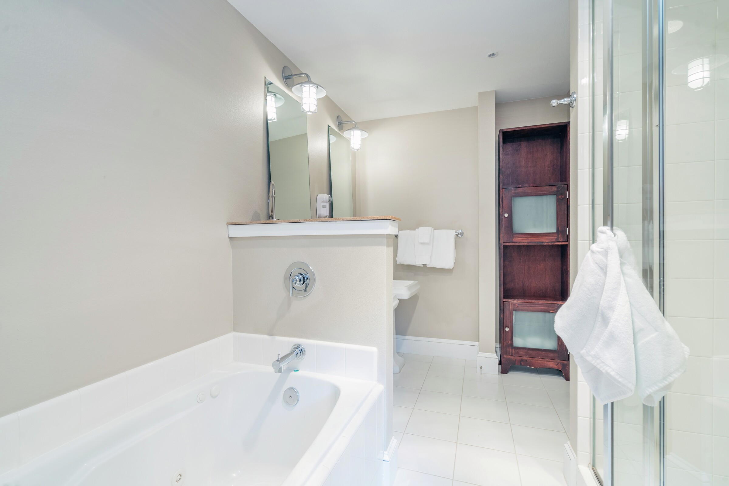 #304 - Ensuite Bathroom