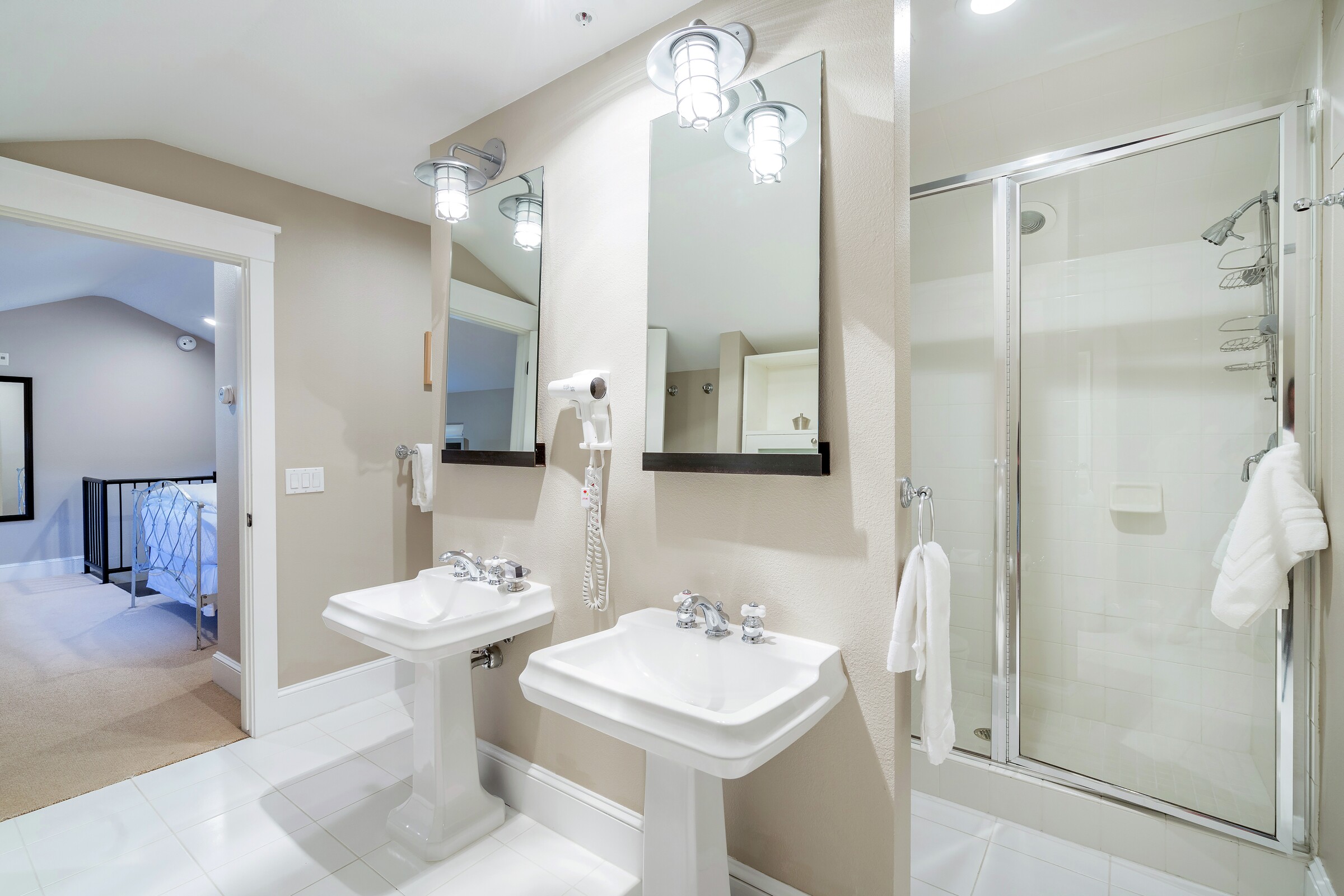 #307 - Ensuite Bathroom