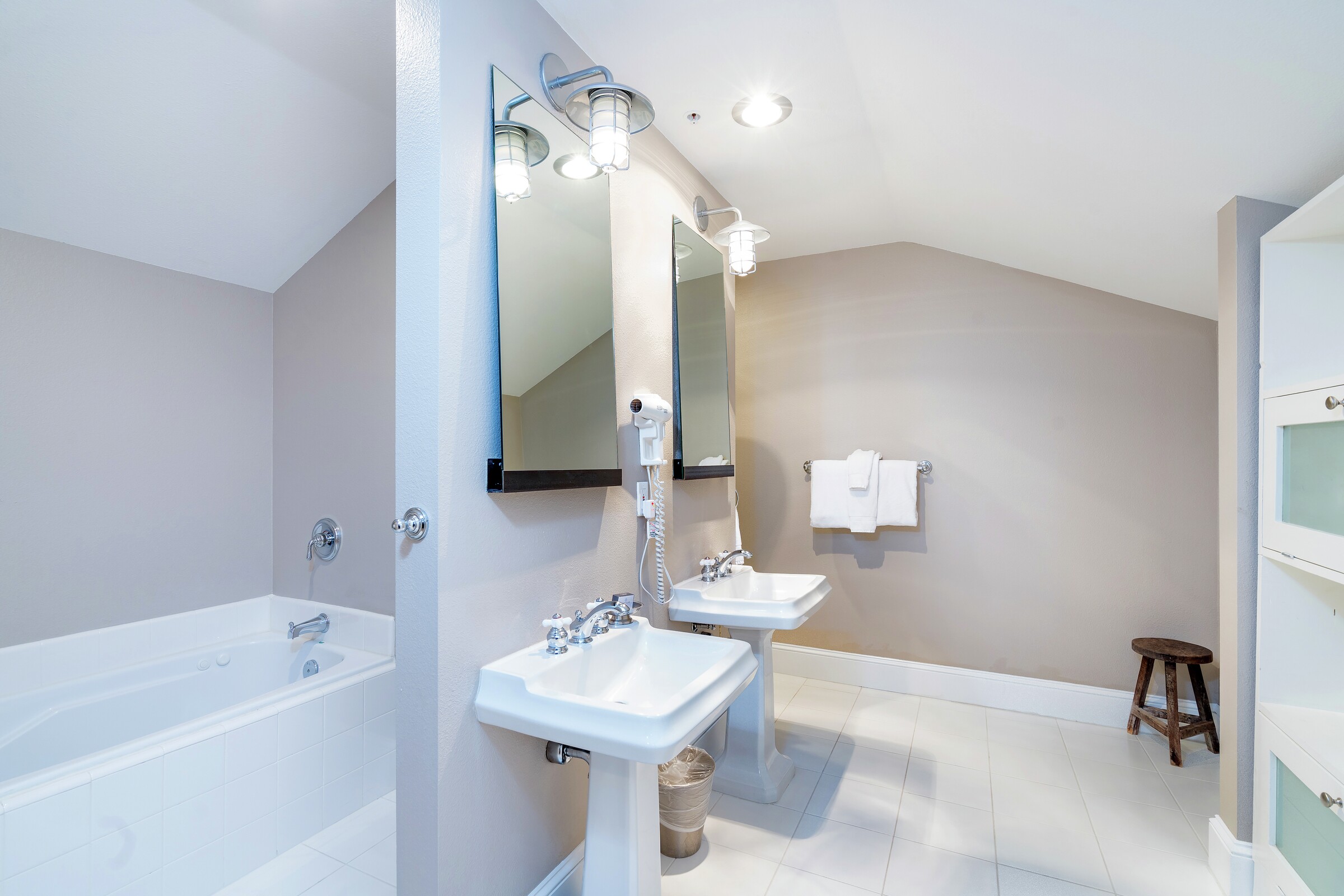 #307 - Ensuite Bathroom