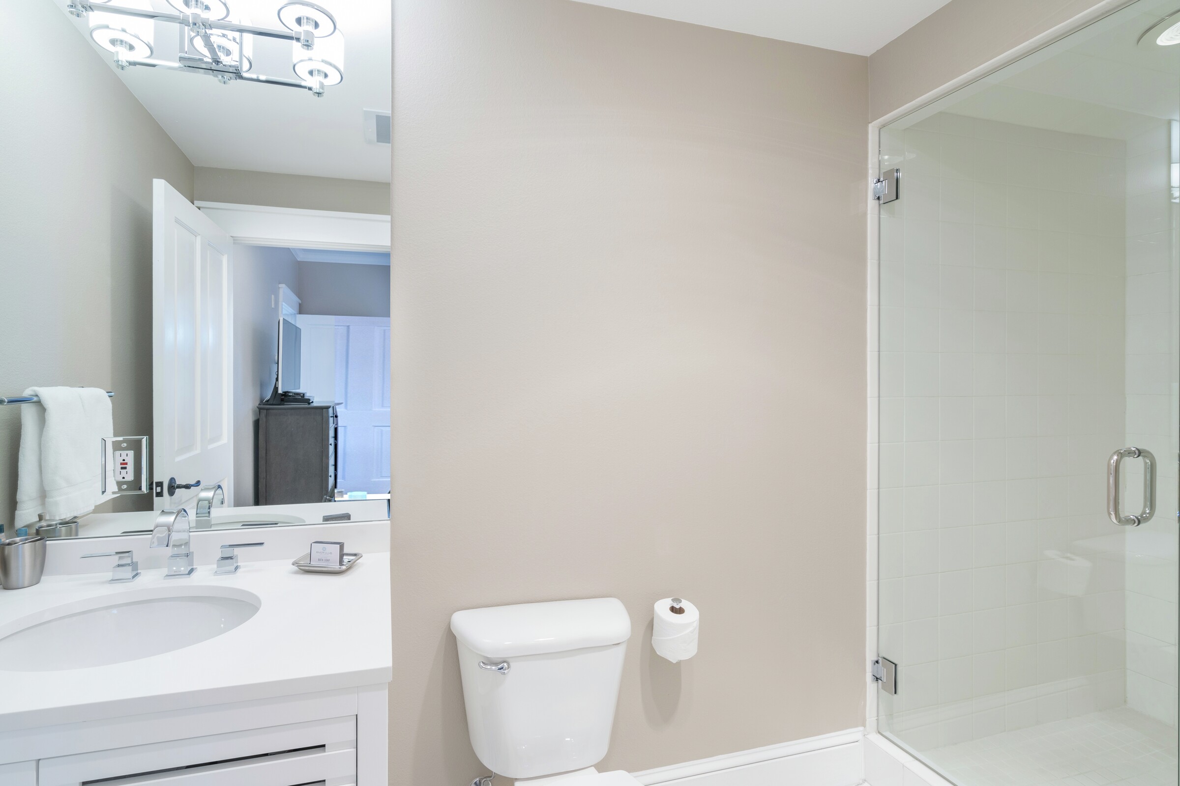 #207 - Ensuite Bathroom