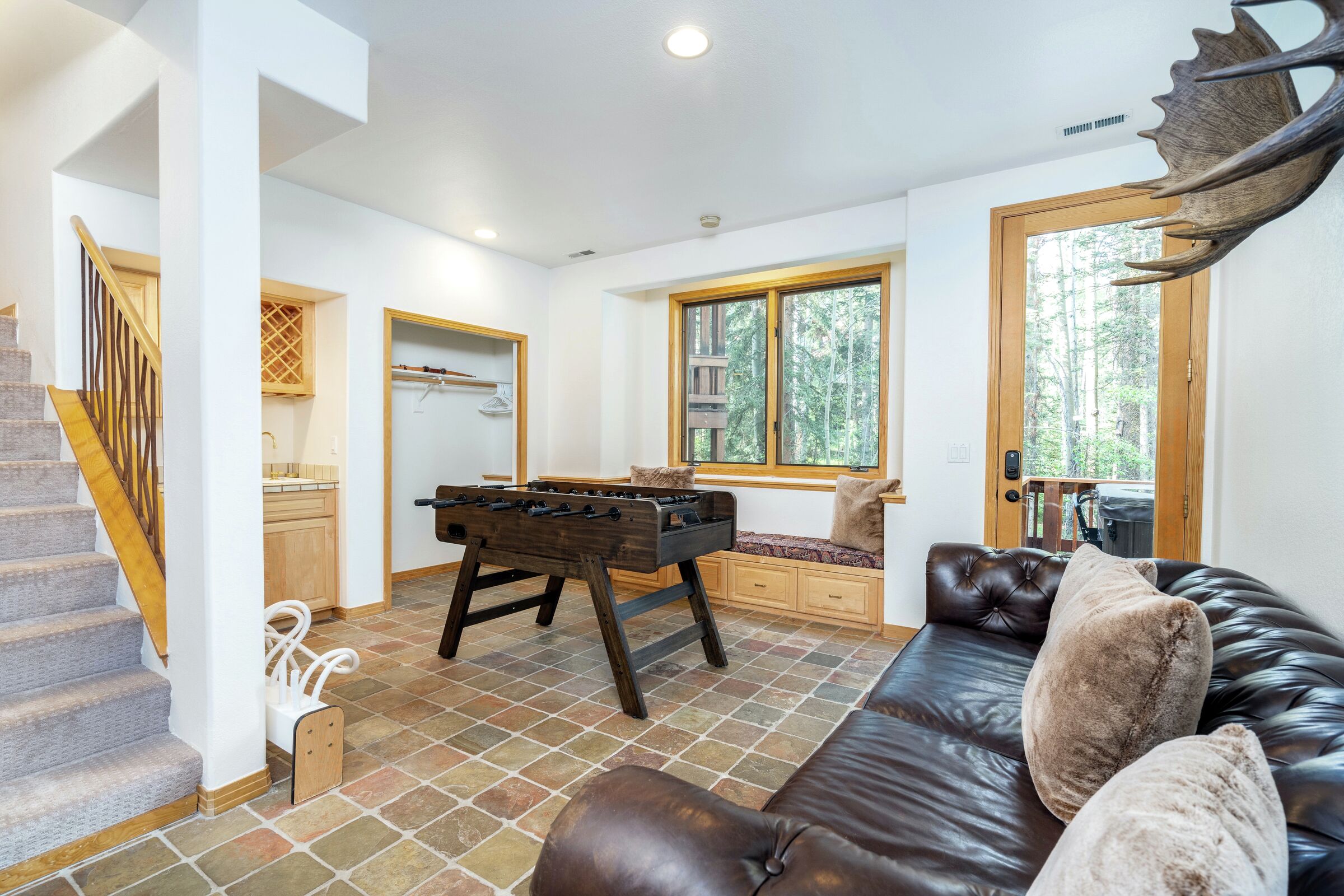 5 Bdrm 5.5 Bath HT - Sitting Area