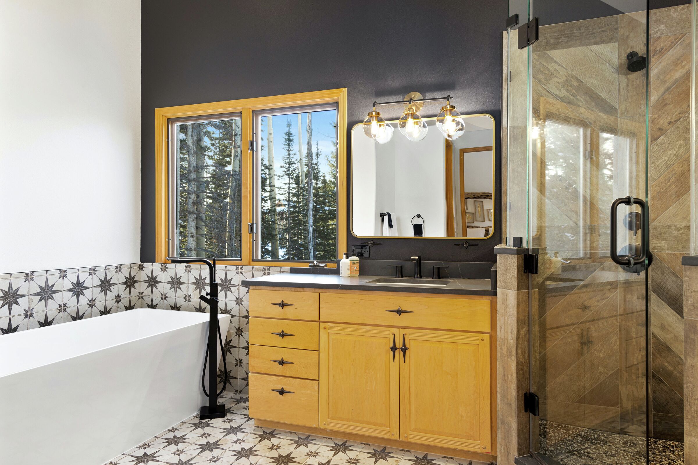 5 Bdrm 5.5 Bath HT - Ensuite Bathroom