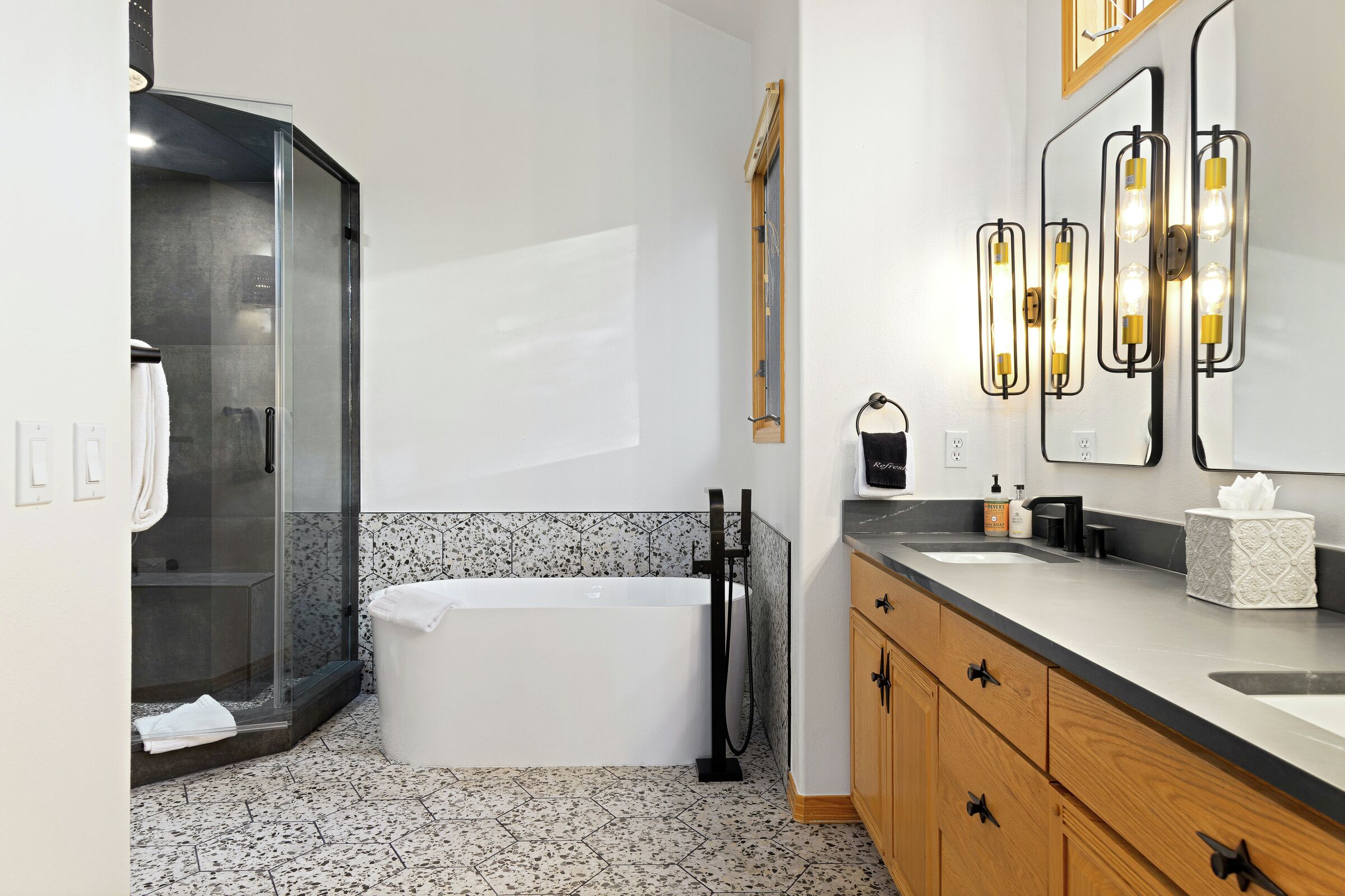 5 Bdrm 5.5 Bath HT - Master Ensuite Bathroom