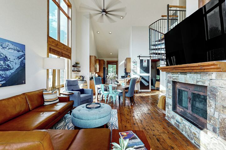 #1402 - Terraces Ridge - Living Area