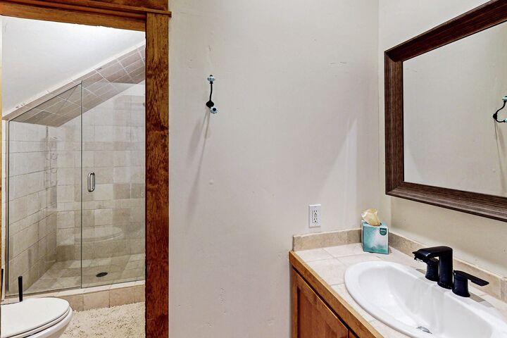 #1402 - Terraces Ridge - Ensuite Bathroom