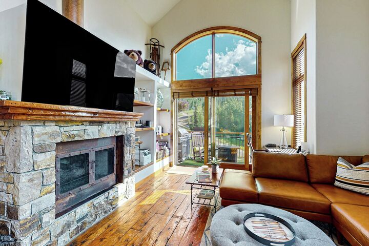 #1402 - Terraces Ridge - Living Area
