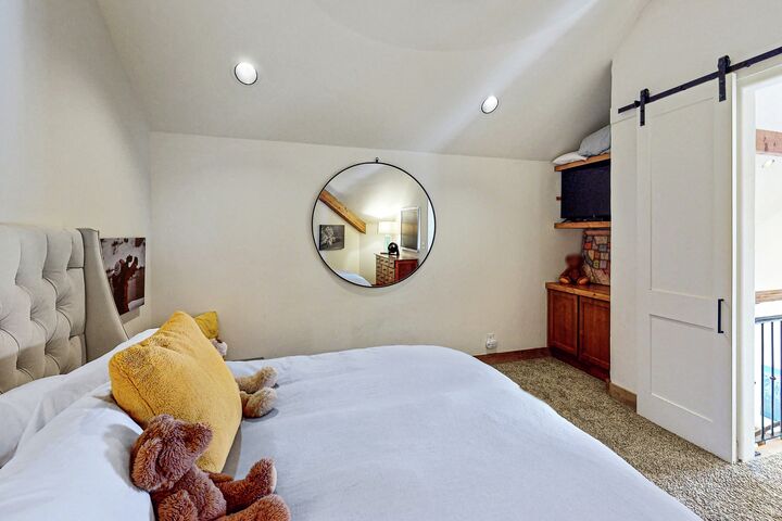 #1402 - Terraces Ridge - Bedroom