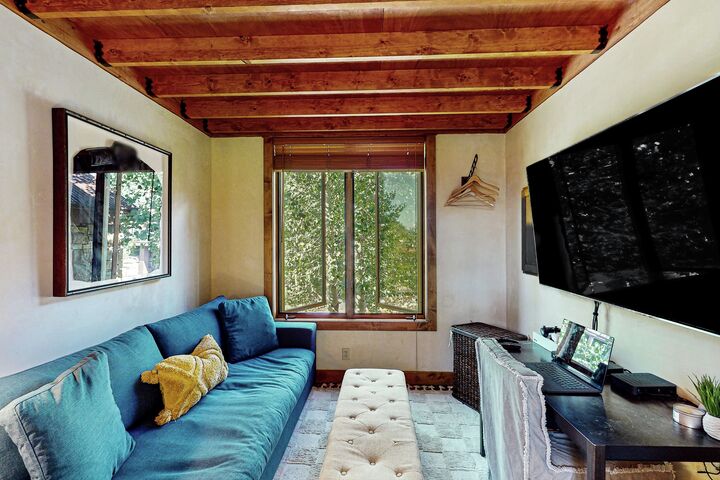#1402 - Terraces Ridge - Den