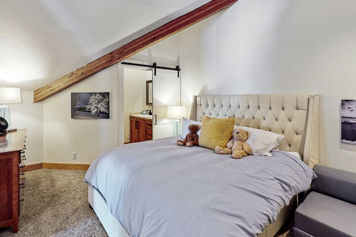 #1402 - Terraces Ridge - Bedroom