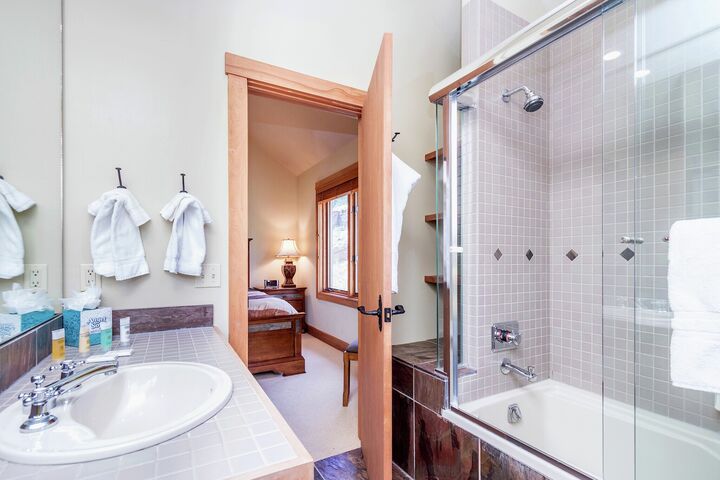 Master Ensuite Bathroom