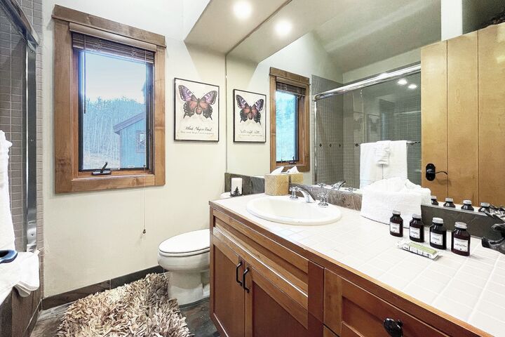 #602 - Master Ensuite Bathroom