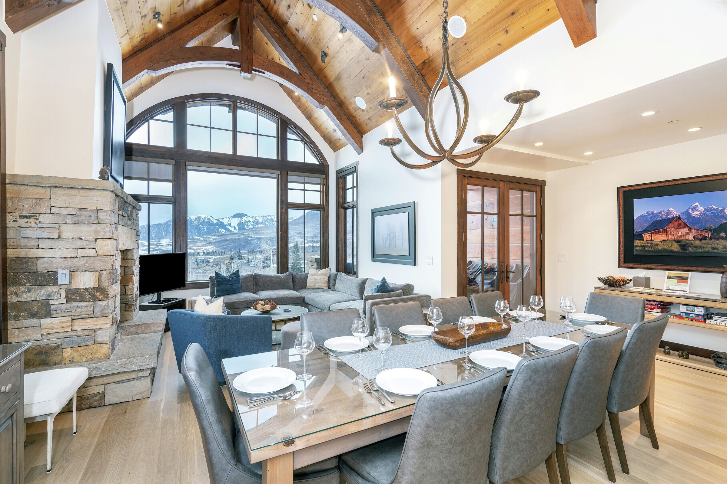 Living Area & Dining Area
