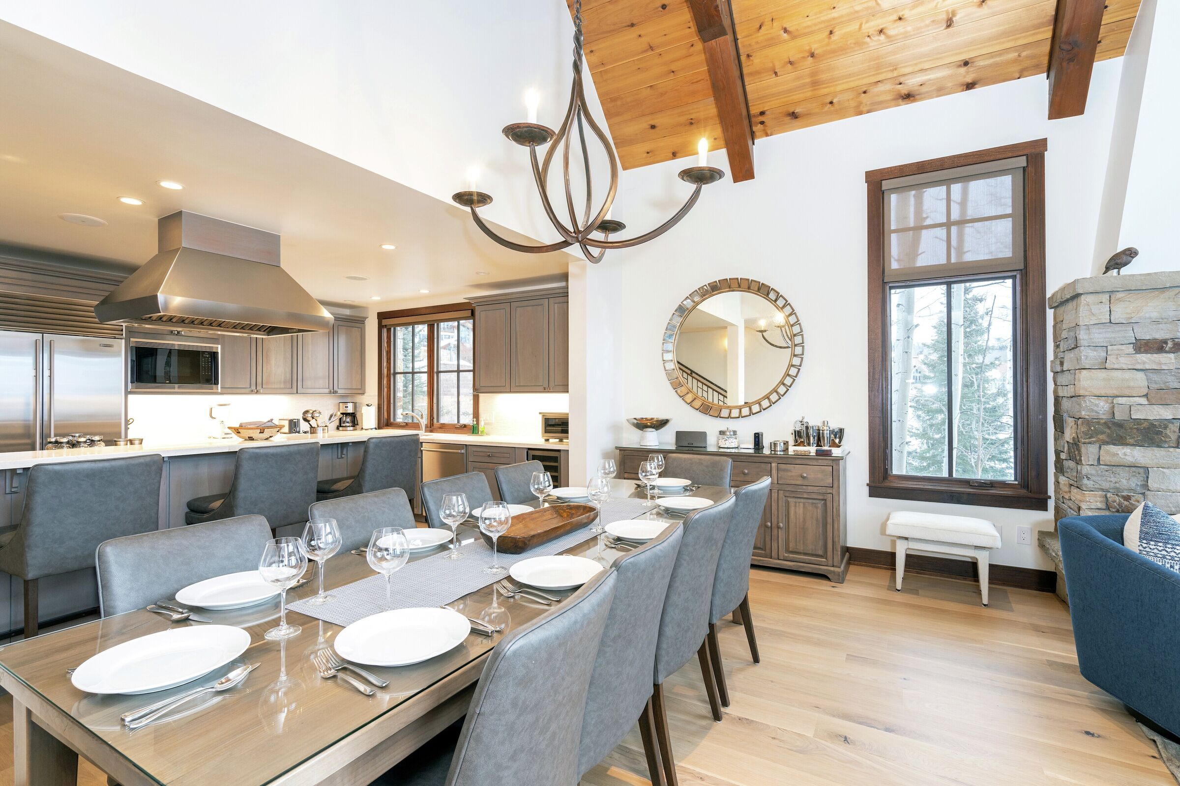 Dining Area & Kitchen