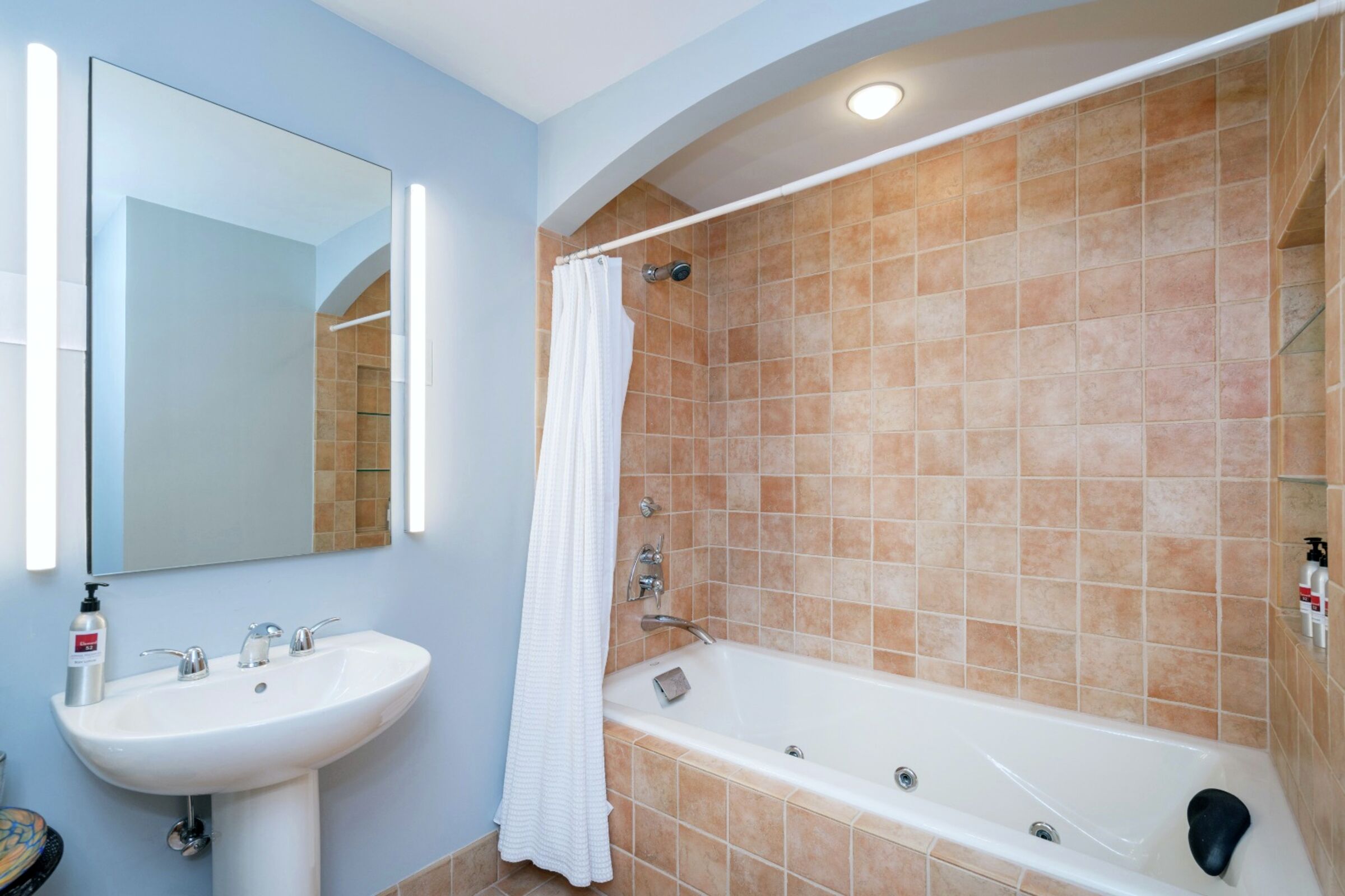 2 Bdrm 2 Bath A8 - Bathroom