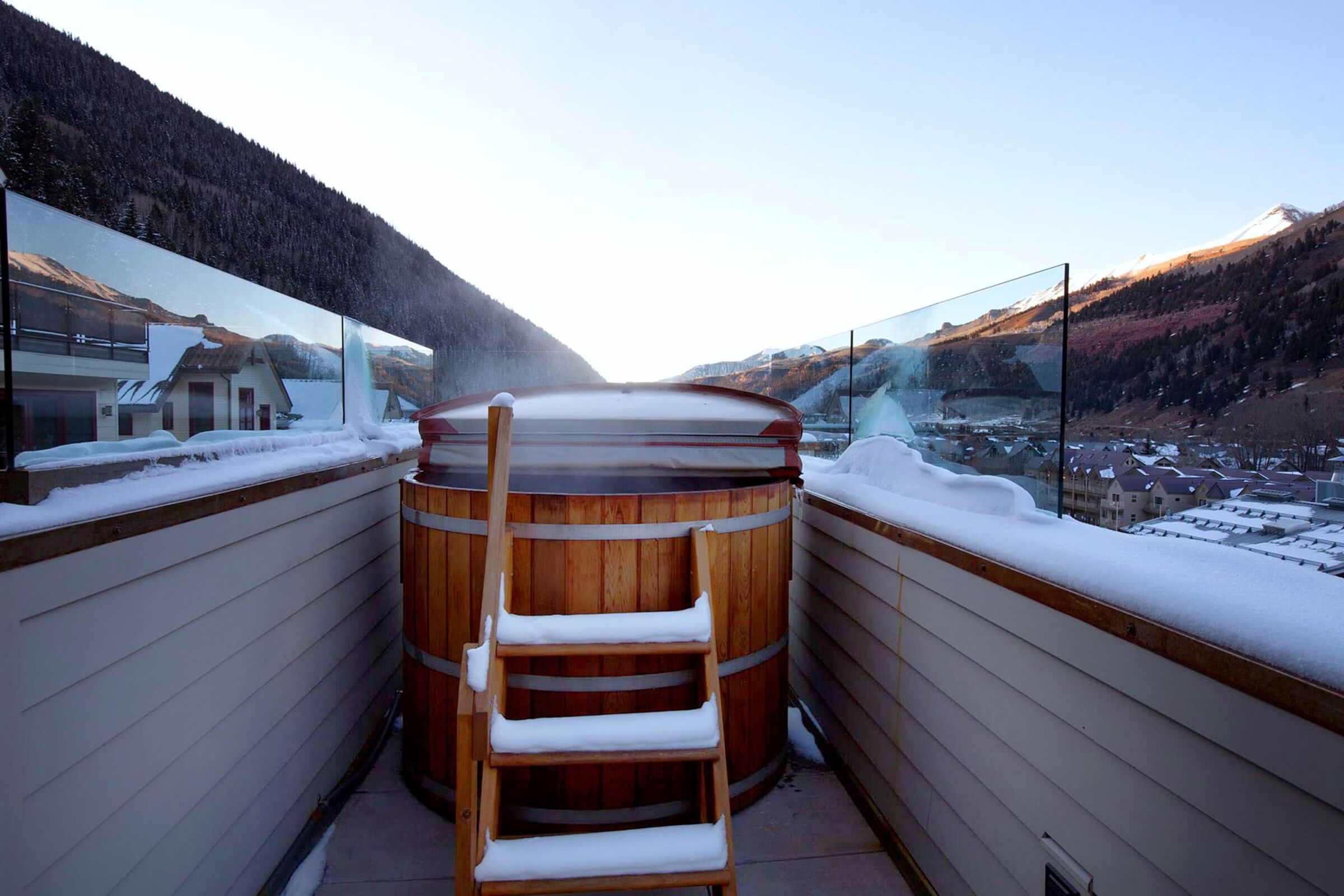 5 Bdrm 5.5 Bath HT E6 - Balcony with Hot Tub