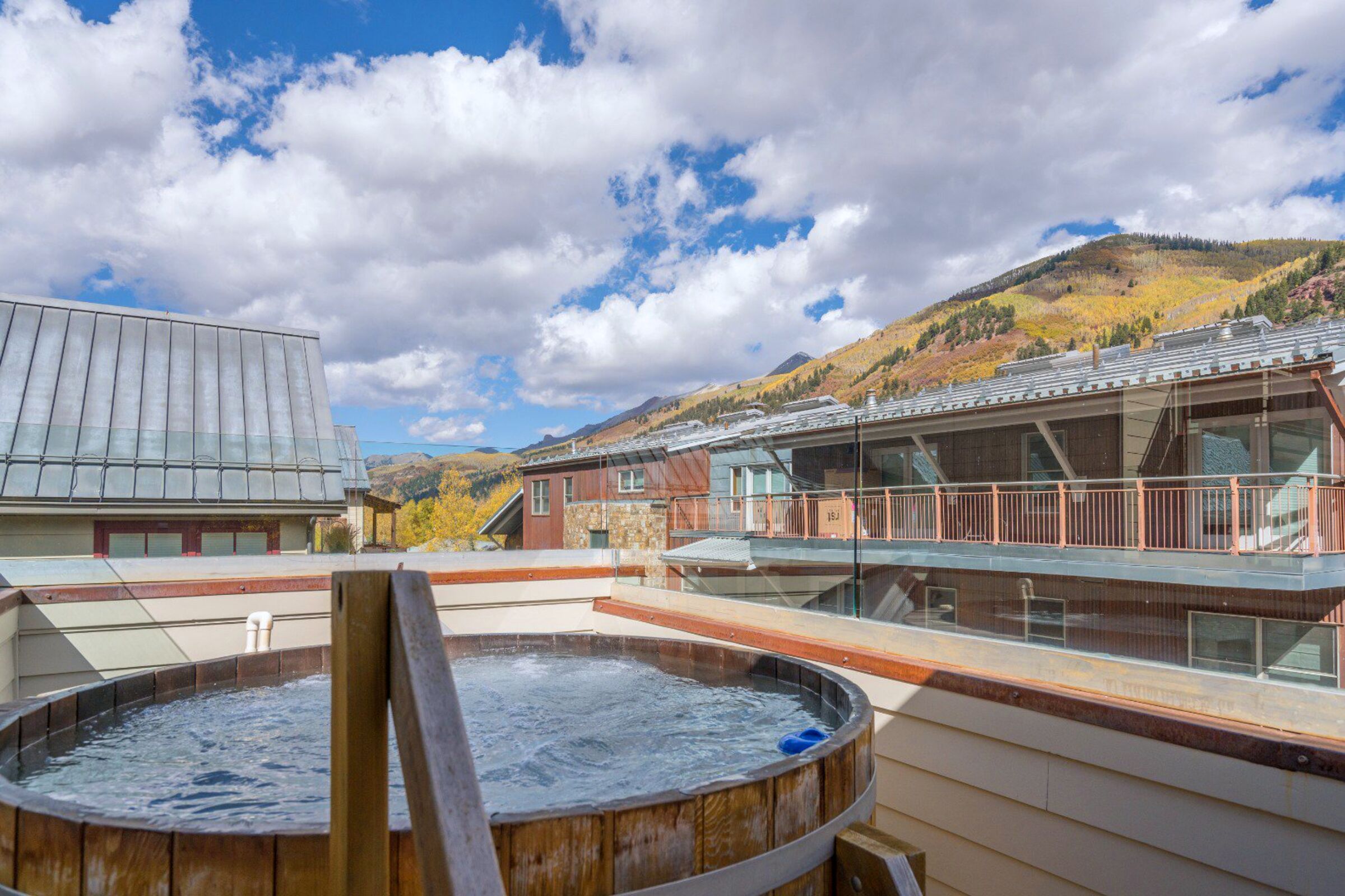 5 Bdrm 5.5 Bath HT E4 - Balcony with Hot Tub