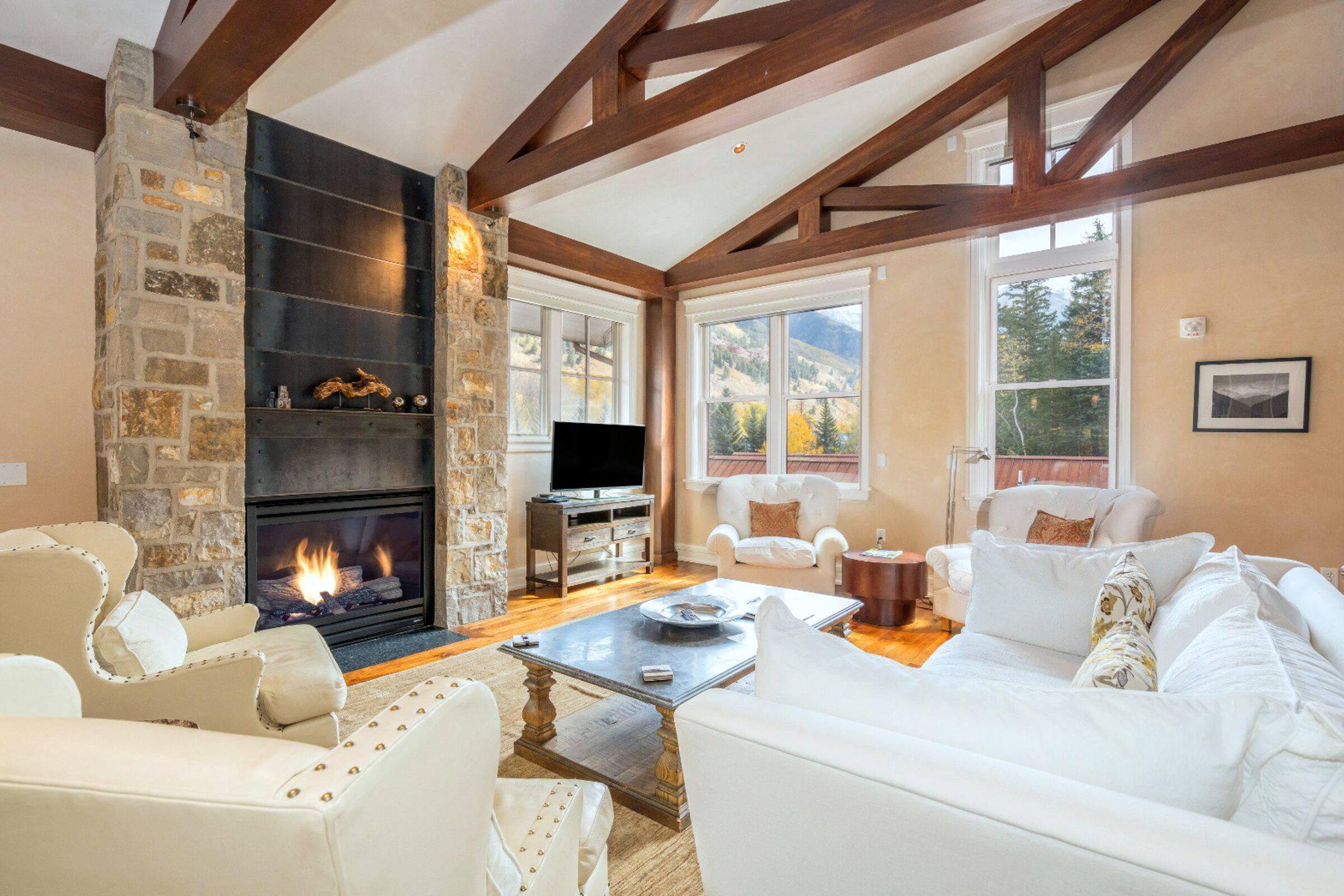 5 Bdrm 5.5 Bath HT E4 - Living Room