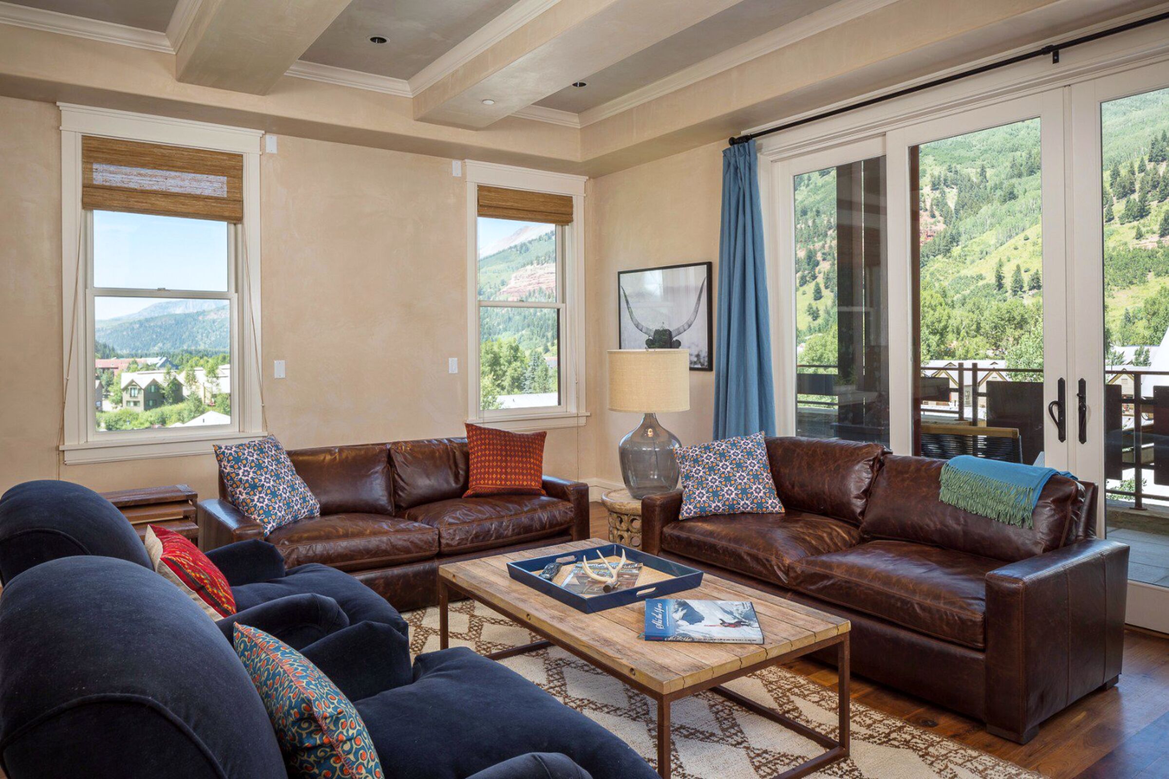 4 Bdrm 4 Bath SW401 - Living Room