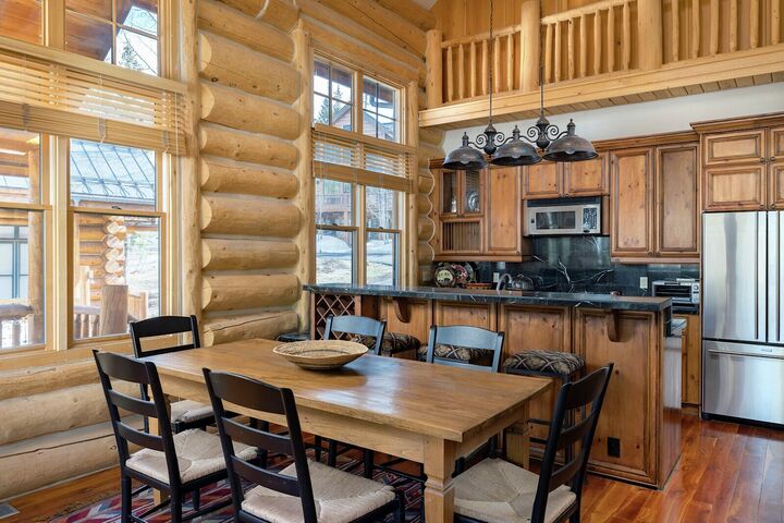 Dining Area & Kitchen