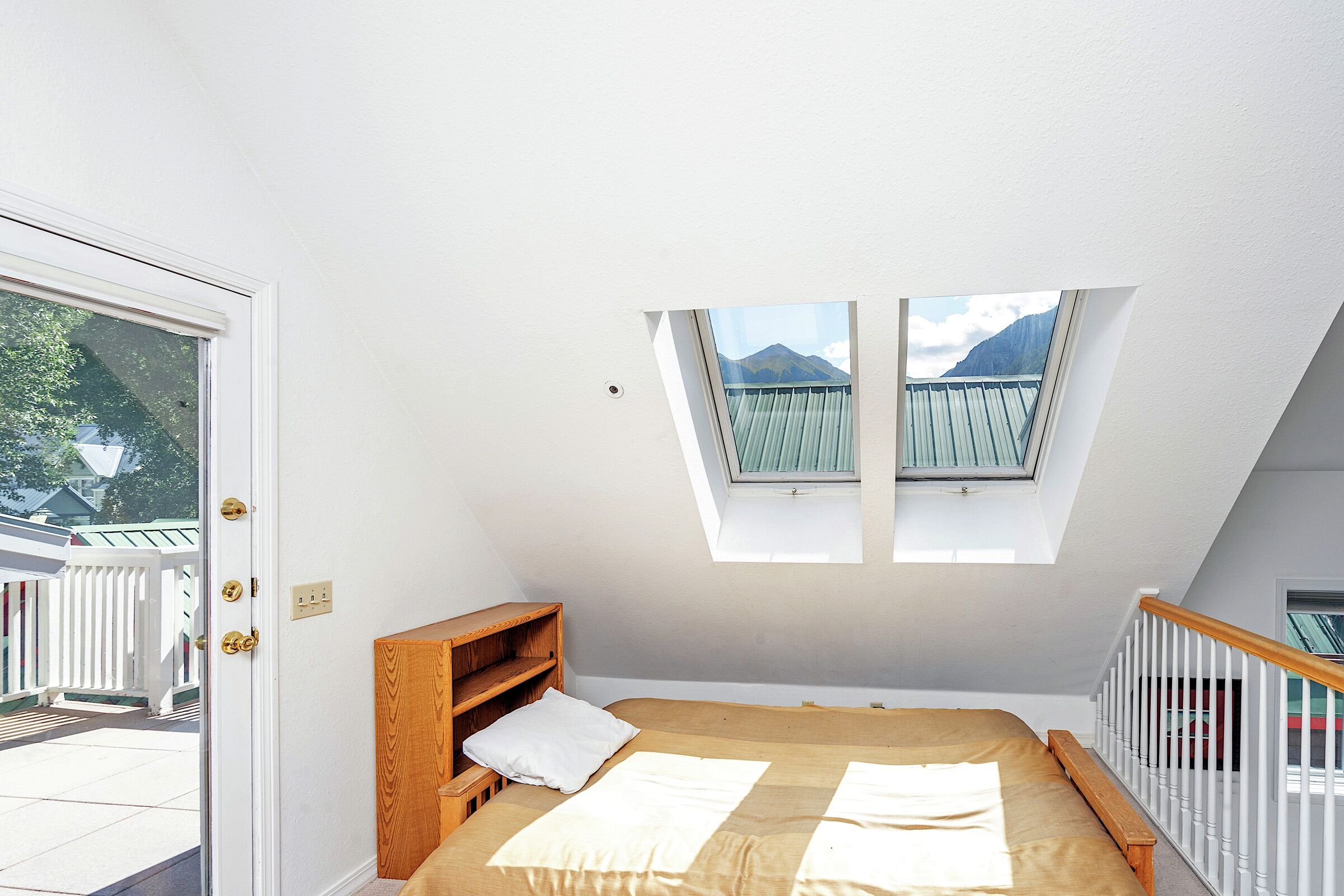6 Bdrm + Loft 4 Bath - Loft Bedroom
