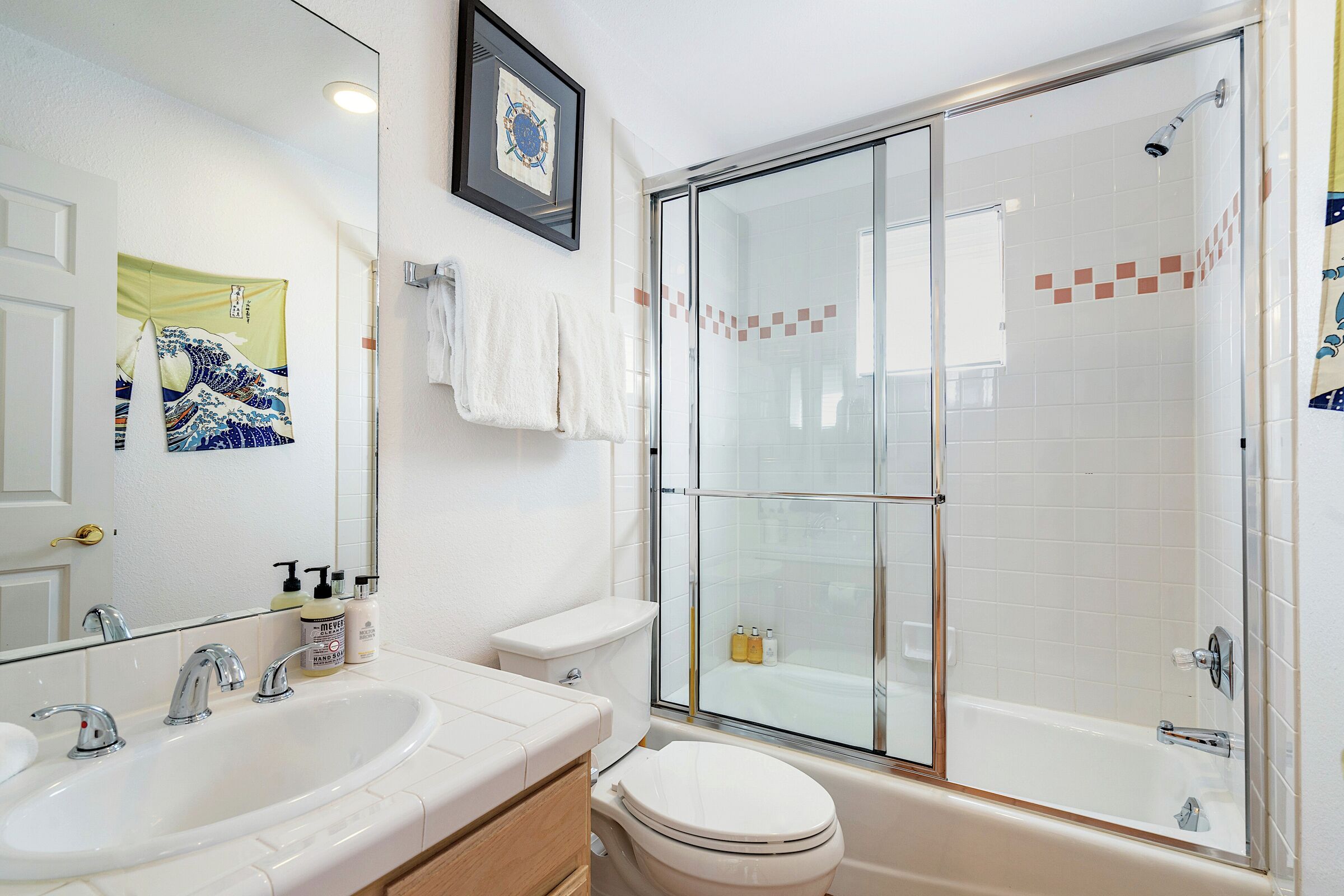 6 Bdrm + Loft 4 Bath - Bathroom