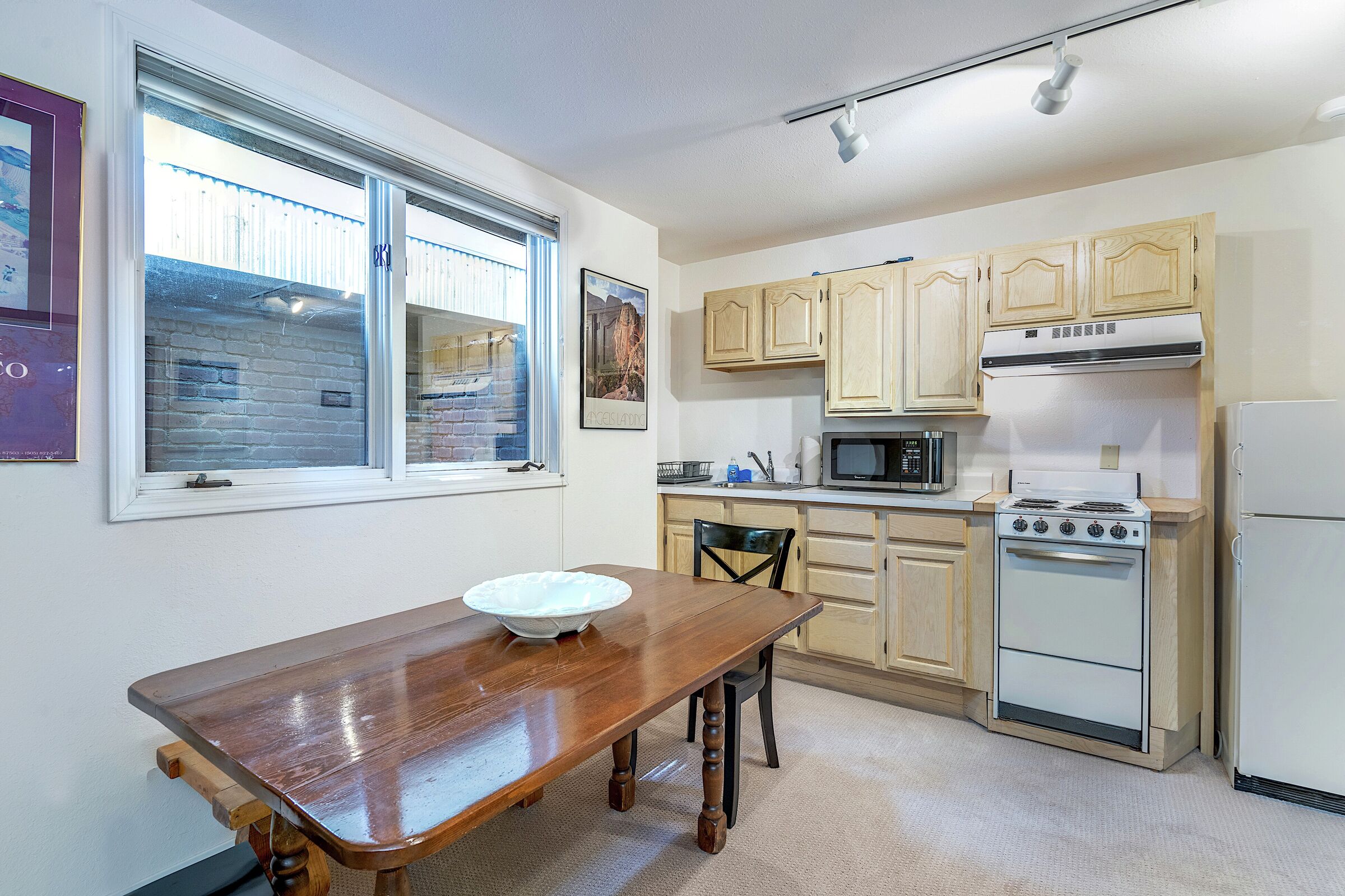 6 Bdrm + Loft 4 Bath - Family Room