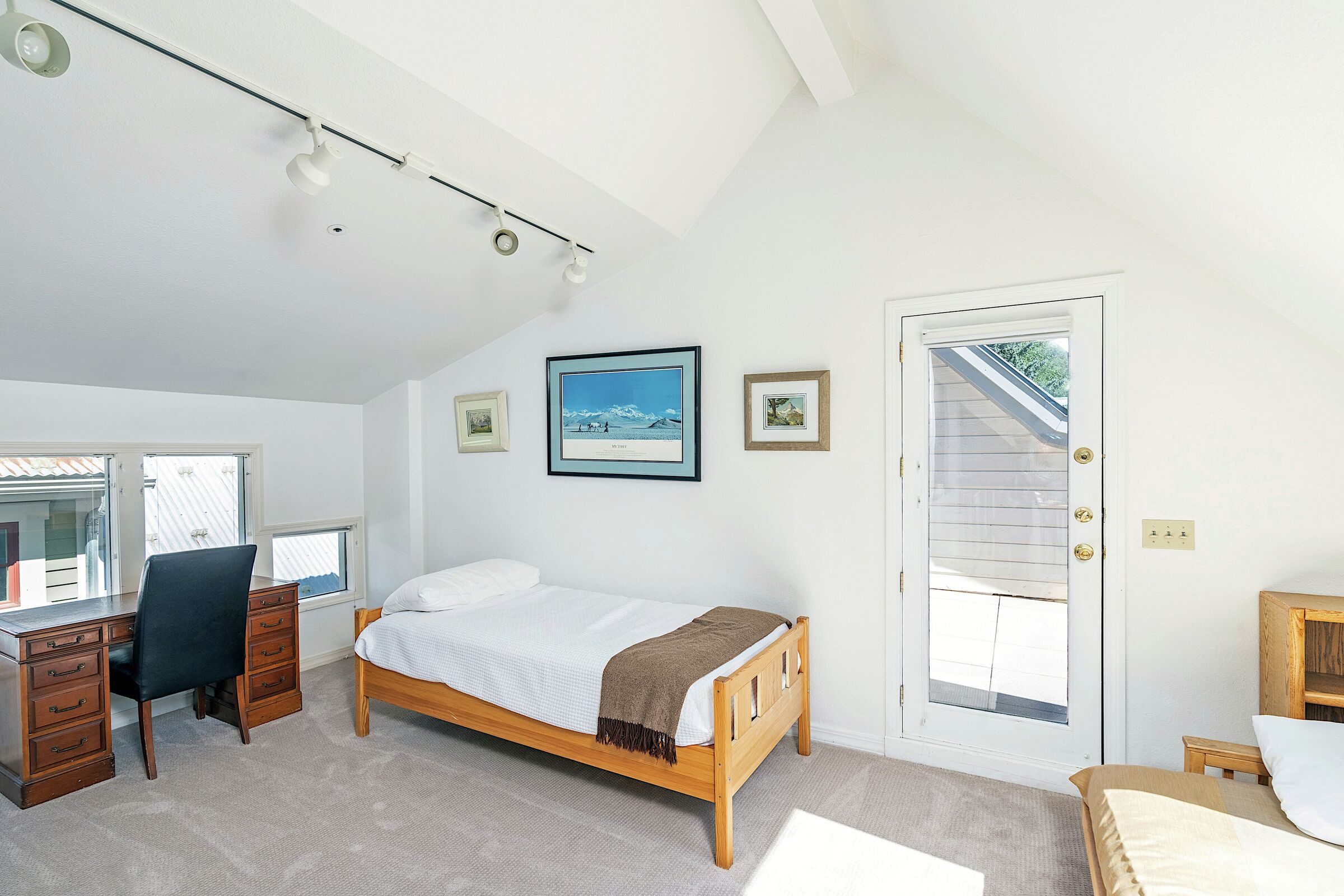 6 Bdrm + Loft 4 Bath - Loft Bedroom