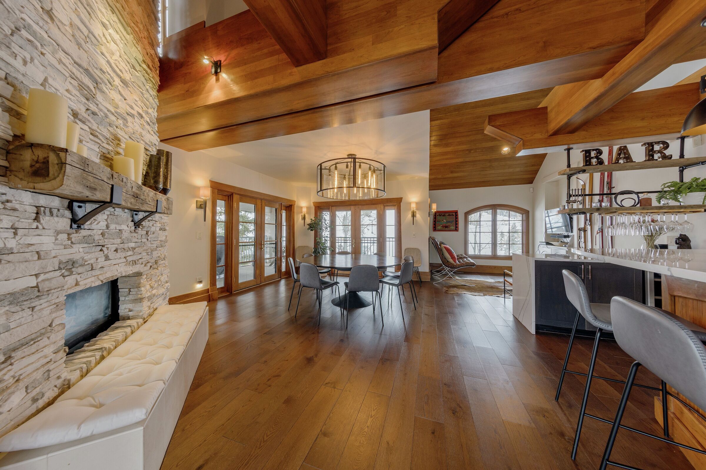 Dining Area & Sitting Area