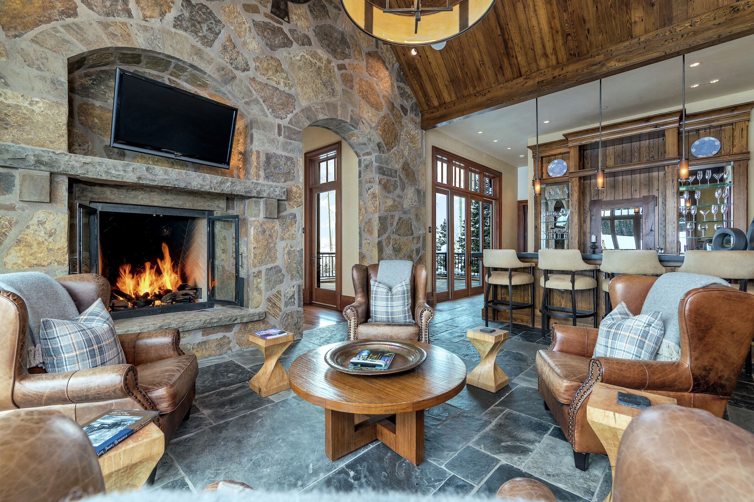 Lounge and Wet Bar