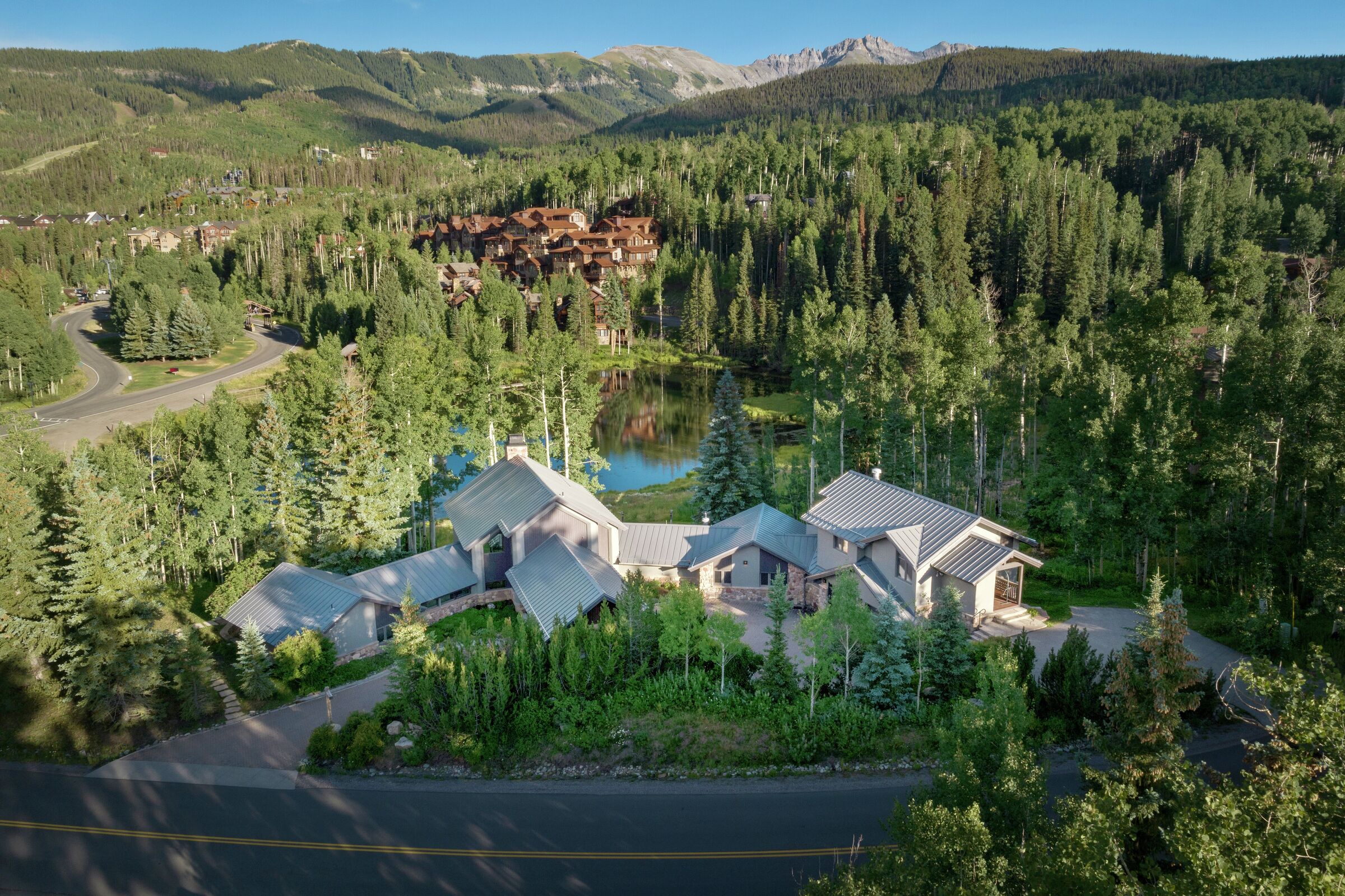 Aspen Grove Chalet at Elk Lake