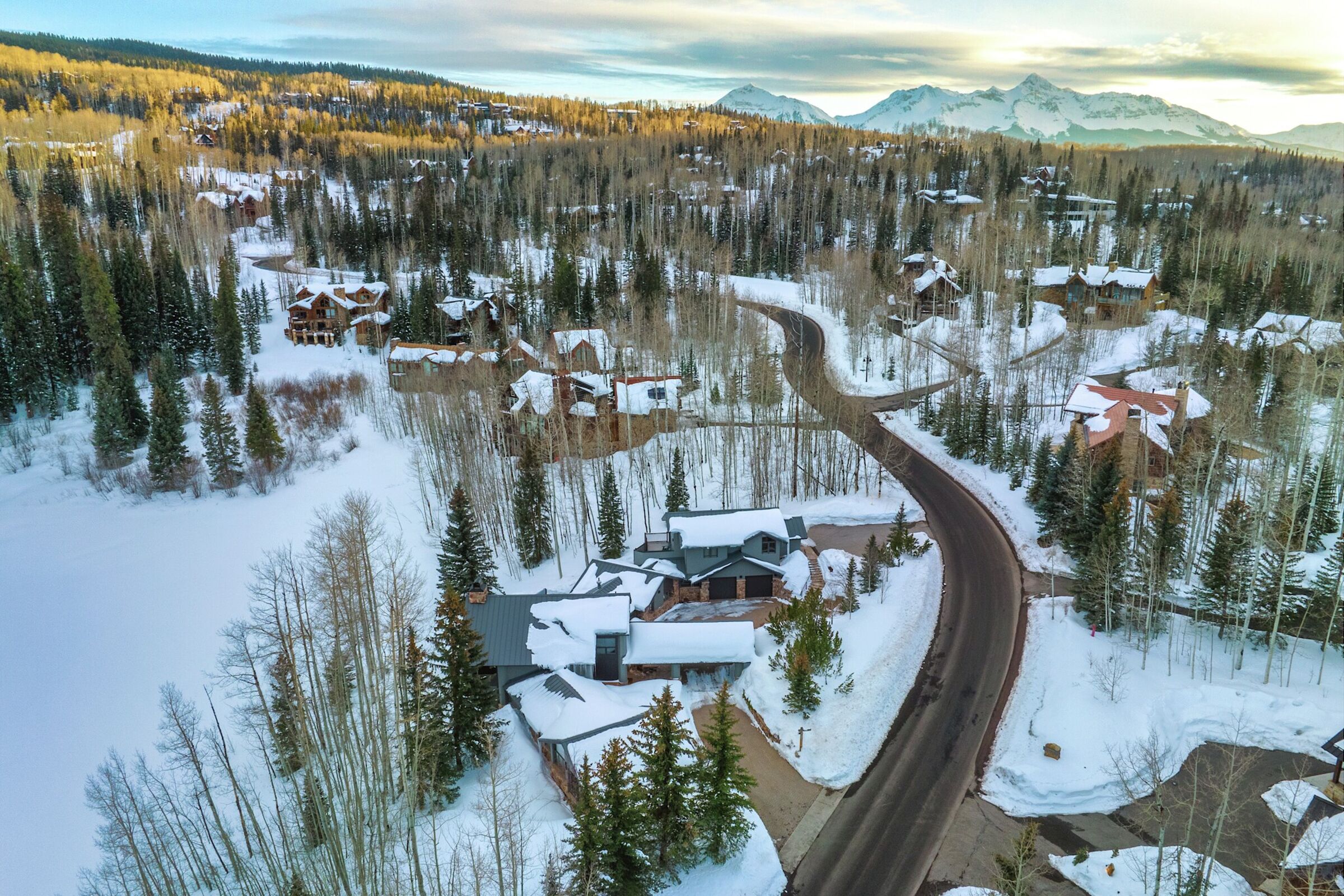 Aspen Grove Chalet at Elk Lake
