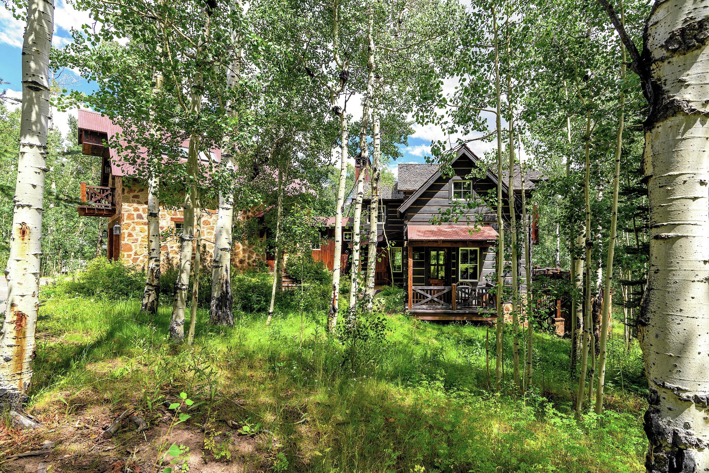 Elk Lake Lodge