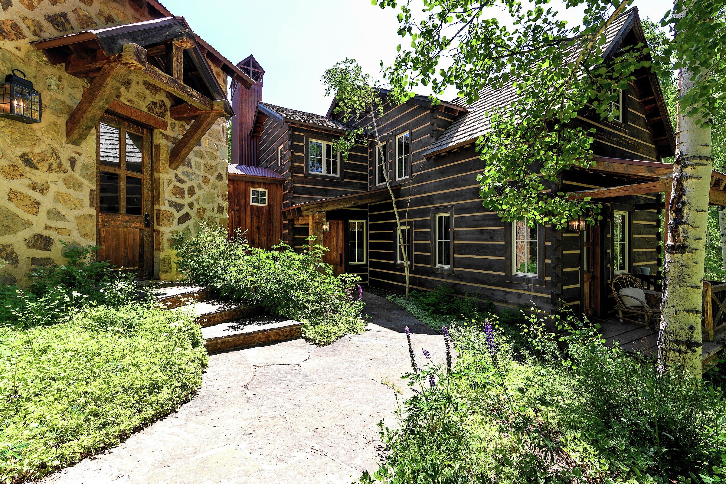 Elk Lake Lodge