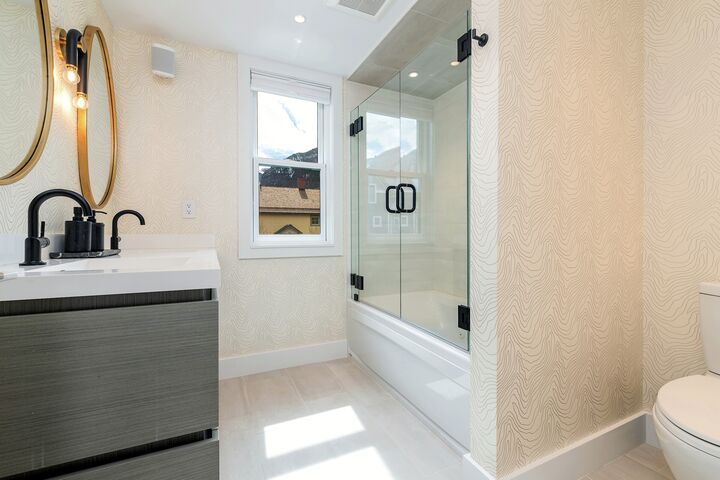 3 Bdrm 3 Bath HT - Bathroom
