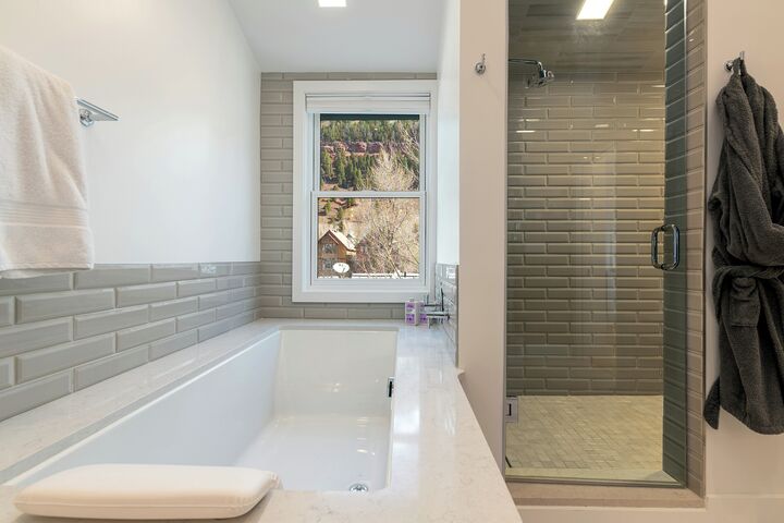 3 Bdrm 3 Bath HT - Master Ensuite Bathroom