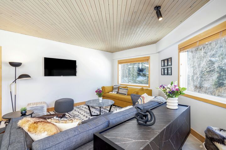 #305 - Living Area