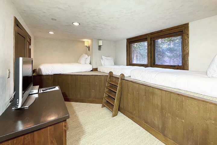 6 Bdrm 6.5 Bath HT - Bedroom