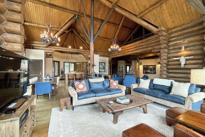 6 Bdrm 6.5 Bath HT - Living Area